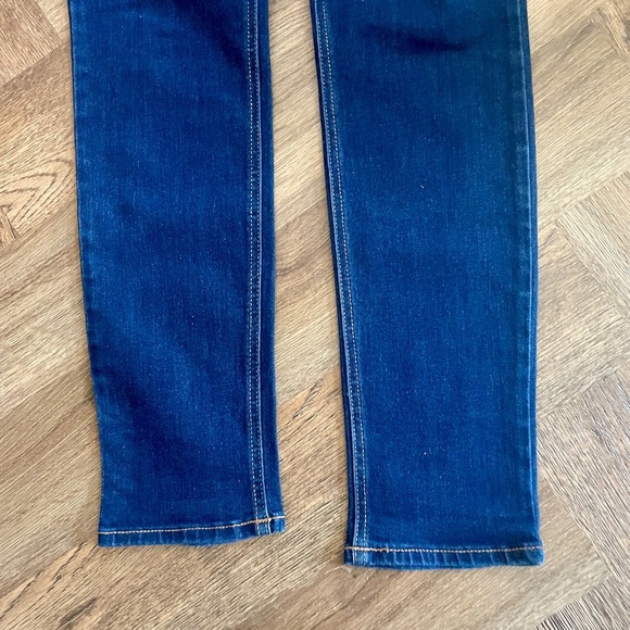 Old Navy Women's Blue Jeans - Picture 4 of 7